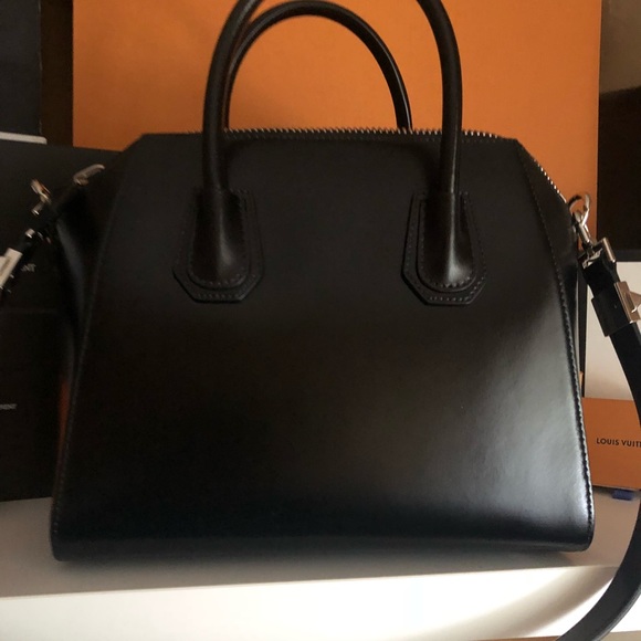 SOLD❌Givenchy Antigona size Small - Picture 4 of 8
